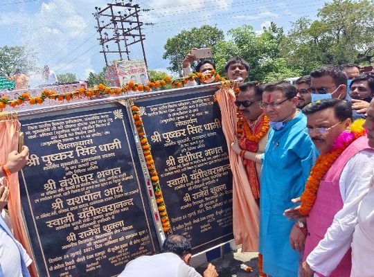 Kichha: Chief Minister Pushkar Singh Dhami inaugurated and laid the foundation stone of 7 schemes worth 22 crore 91 lakh in his first visit.