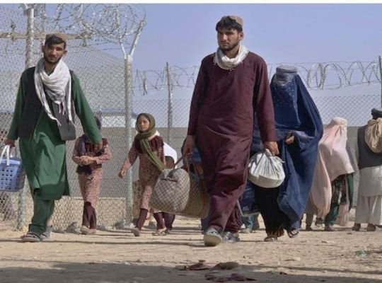 Breaking: Despite being a Muslim country, Pakistan sent back more than 200 Afghan citizens
