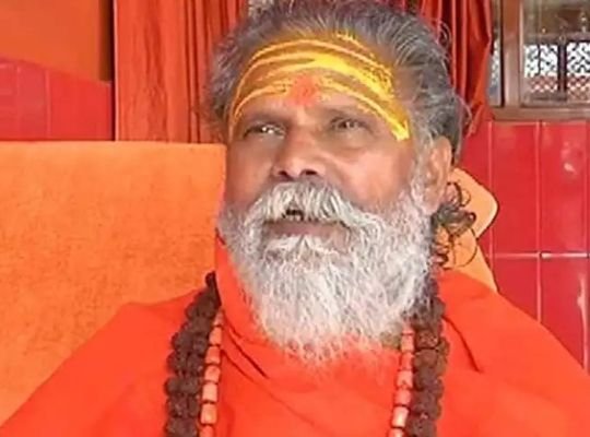 Big Breaking: The dead body of Mahant Narendra Giri, President of Akhara Parishad, was found hanging on the noose.