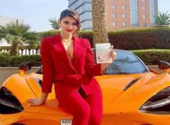 UAE granted golden visa to Bollywood actress Urvashi Rautela, Urvashi got golden visa to Dubai in just 12 hours