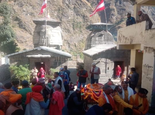 Uttarakhand Breaking: Kedar Shri Madmaheshwar's doors will be closed on Monday morning, Aadi Guru Shankaracharya's holy throne will be seated in Narsingh Badri