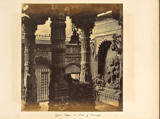 Gyanvapi Mosque or Temple? British photographer Samuel Bourne took these rare pictures of Gyanvapi 154 years ago! Strengthening the claims of the Hindu side, these pictures have been kept in the muse