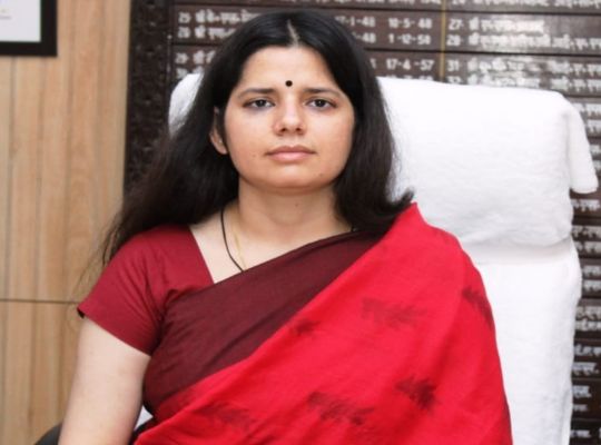 Success Story Of IAS: How Vandana Singh Chauhan, the new District Magistrate of Nainital, came out ahead of the conservative thinking of the village! In the passion of becoming an IAS, the cooler was