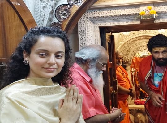 Uttarakhand/Haridwar:Bollywood diva Kangana Ranaut reached Haridwar!The actress was eager to visit Mahadev!Sought God's blessings for the upcoming period film Emergency