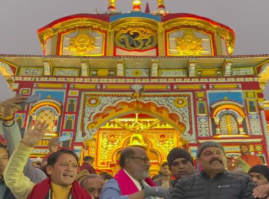 Shri Krishna Janmashtami festival is being celebrated with pomp in Shri Badrinath Dham today.