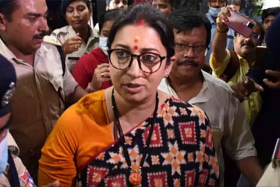 Big Breaking: Smriti Irani reprimanded Saheb! Said- 'You are an accountant, not an owner', gave half an hour's time