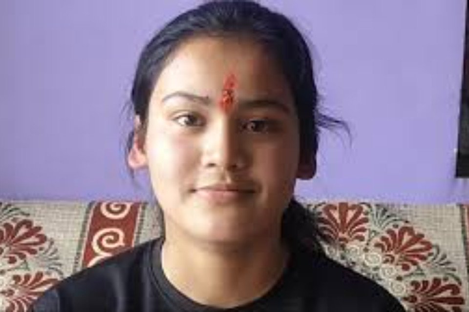 Hey! Education Department: Uttarakhand's 10th topper Priyanshi Rawat had to appear for the exam from a dummy school! Now the matter will be investigated