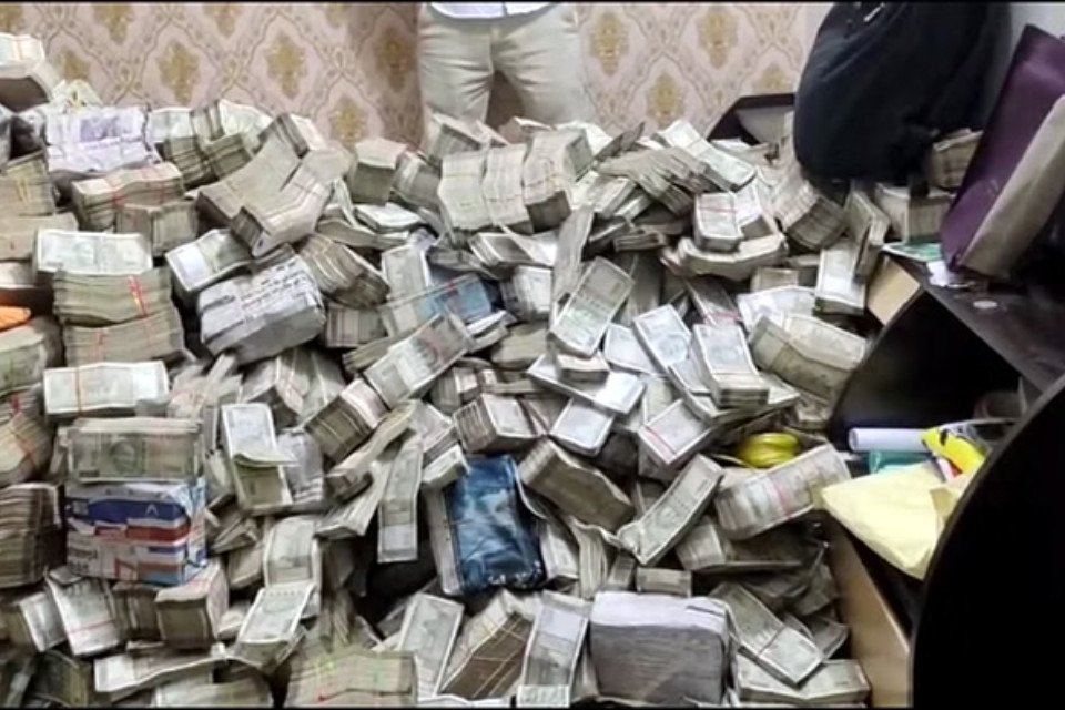 Big Breaking: ED raid in Jharkhand! Cash worth more than Rs 20 crore recovered, note counting machine called for