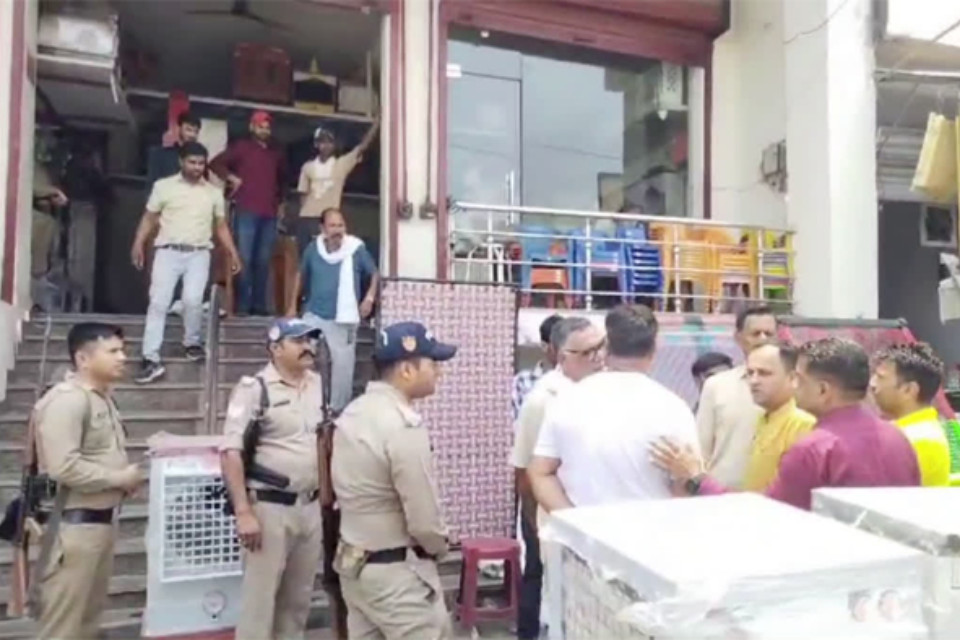 Big Breaking: Income Tax Department action continues in Rudrapur for 24 hours! Traders called for market closure in protest, teams are still stationed at four places