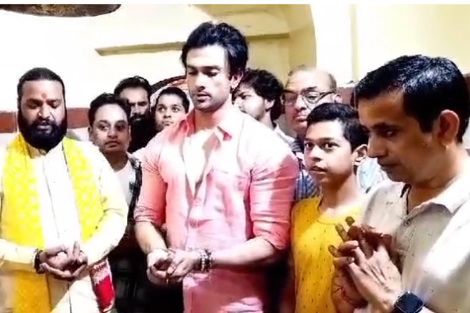 Uttarakhand: Film actor Rishabh Chauhan reached Roorkee! Ganga Aarti was blessed, fans were eager to get a glimpse