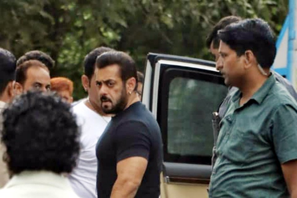 Big Breaking: Lawrence Bishnoi gang was planning to kill Salman Khan! Mumbai Police arrested four shooters, had planned to fire on the vehicle with AK-47