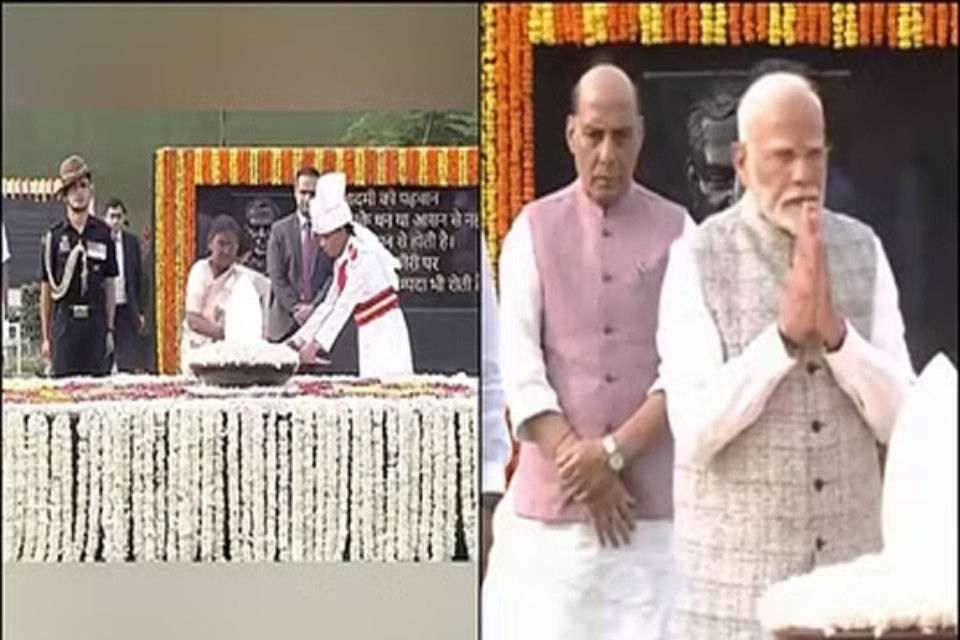 President and PM Modi paid tribute to Atal Bihari Vajpayee on his death anniversary! Many NDA leaders were present