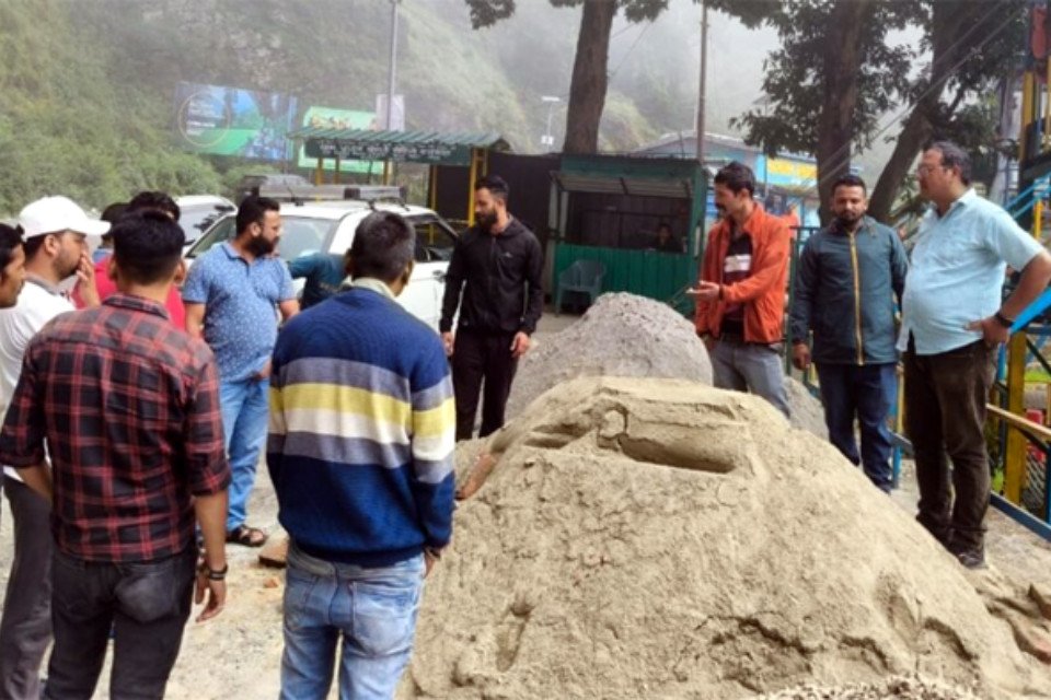 Nainital: Villagers angry over illegal construction on Saritatal lake! Said- work is being done under pressure from ruling leaders, warned irrigation department