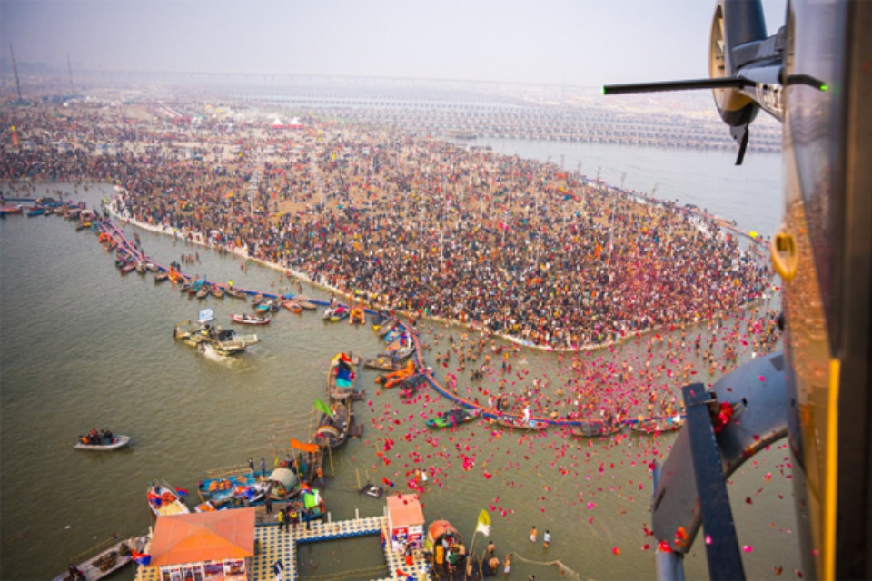 Mahakumbh of faith: 1.5 crore people took great bath on the first day! Chants of Har-Har Mahadev, Jai Shri Ram echoed everywhere.