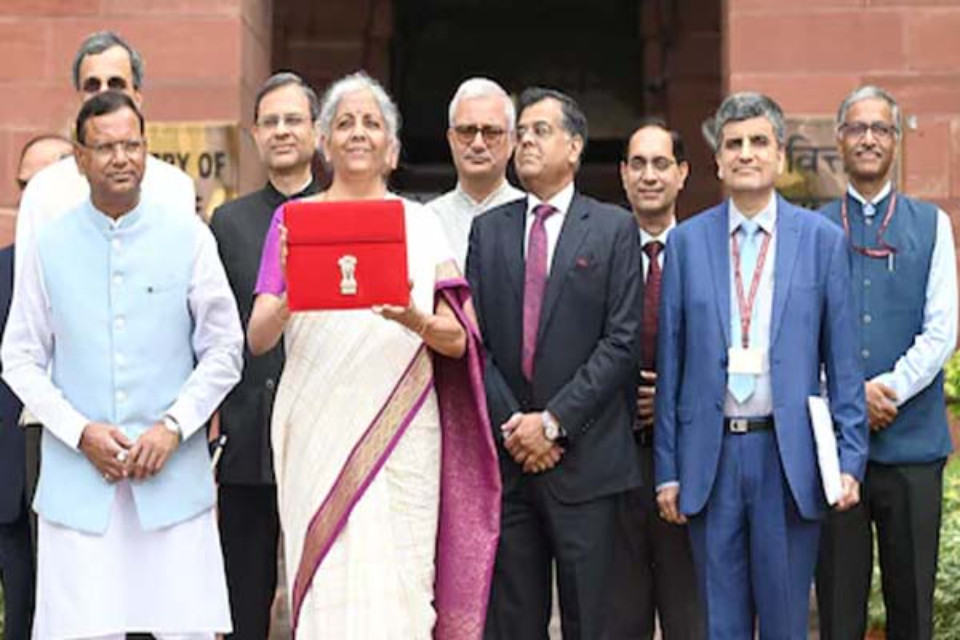 Budget session will begin with the President's address! Finance Minister Nirmala Sitharaman will present the Economic Survey today