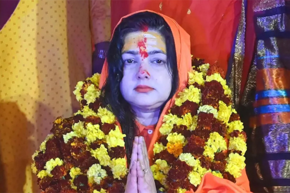 Big news: Actress Mamta Kulkarni removed from the post of Mahamandaleshwar! Took initiation into Sannyasa in Maha Kumbh