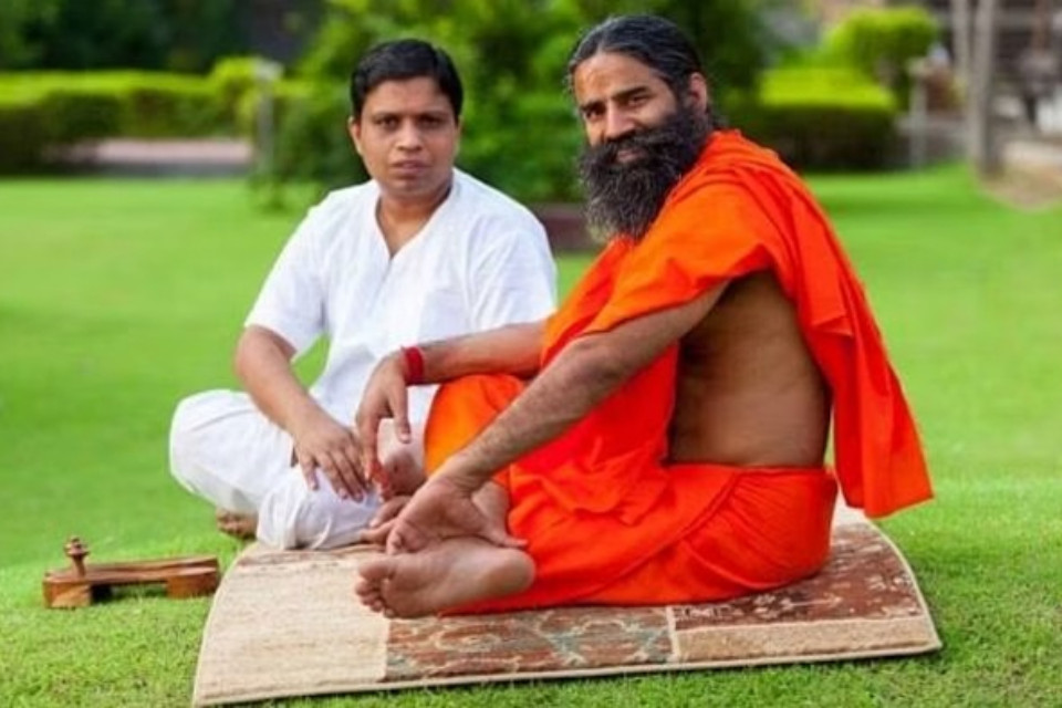  Big Breaking: Baba Ramdev in trouble! Court issues non-bailable warrant, Acharya Balkrishna also implicated