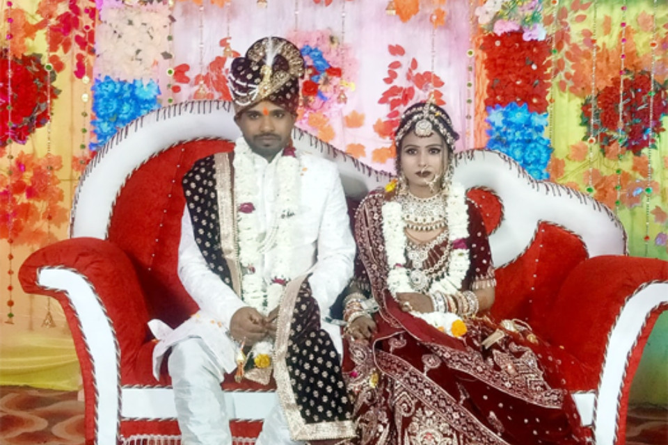 A heart wrenching incident! Newly married couple died under suspicious circumstances on their wedding night, the bodies were taken out before the mehendi faded