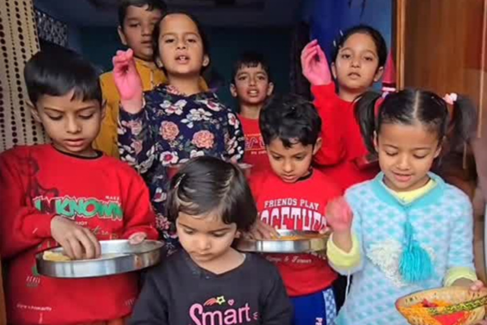  Folk festival Phooldei was celebrated with great pomp in Uttarakhand! Children took blessings by putting flowers in the dehlis, know the special significance of the festival celebrated in the joy of