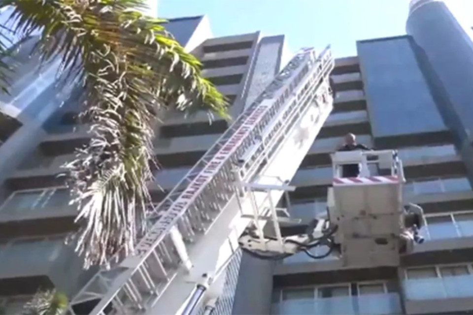 Big accident on Holi day! Fire broke out in a 12-storey building in Rajkot, three people died