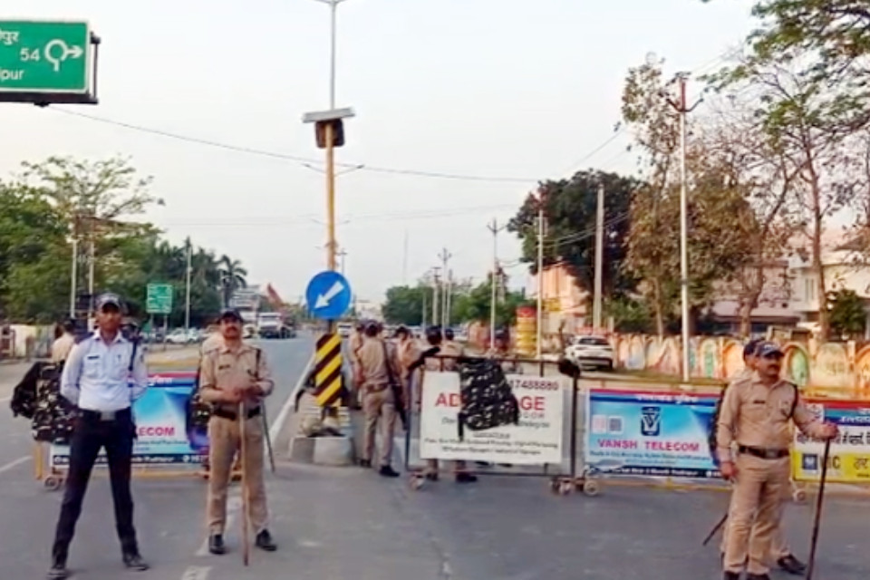 Big action by the administration in Rudrapur! Mazar removed from Indra Chowk overnight, heavy police force deployed