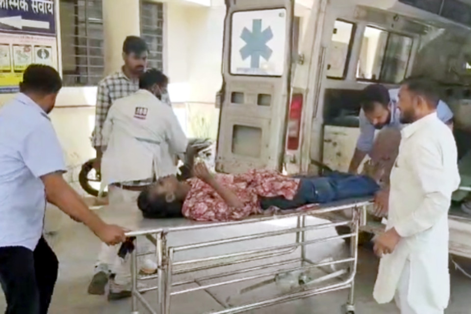 Sensational: Horrible end of a love story! The boy attacked the girl with knives and set her on fire, both are in critical condition