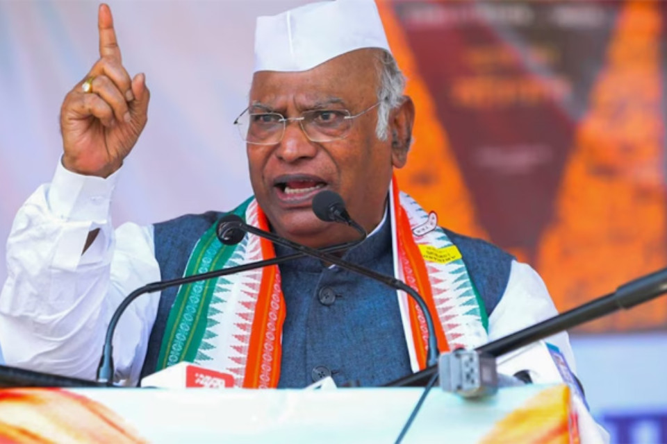 Mallikarjun Kharge's big claim! Prime Minister's Kashmir visit cancelled on the basis of intelligence report of terrorist attack, questions asked to the government