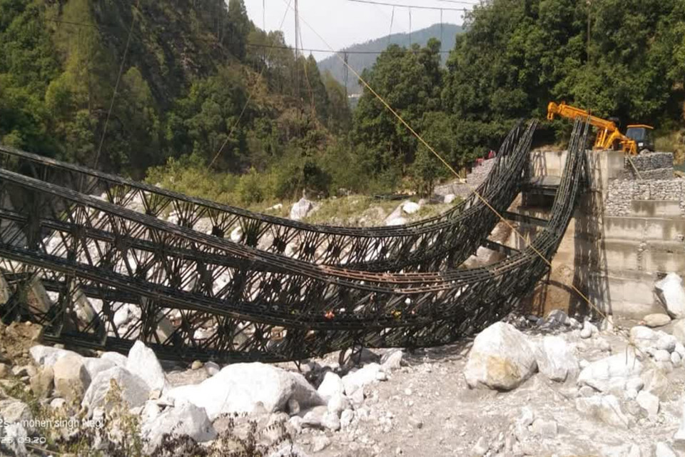 Uttarakhand: Under-construction valley bridge suddenly collapsed in Chamoli! Villagers made allegations
