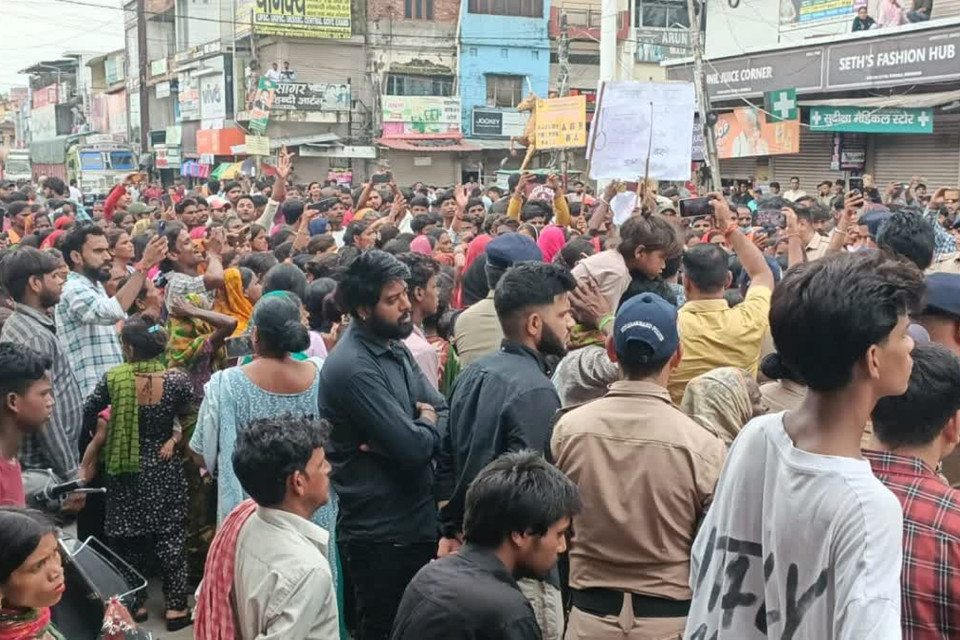 Uttarakhand: Case of suspicious death of a minor in Doiwala! People came out on the road demanding the arrest of the accused and blocked the road