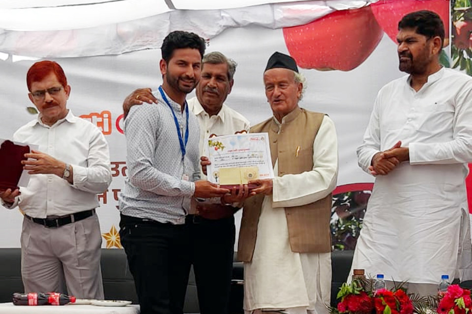 Nainital: Dr. Santokh Singh Bisht honored with 'Young Farmer Award'! Former CM Koshyari praised his efforts
