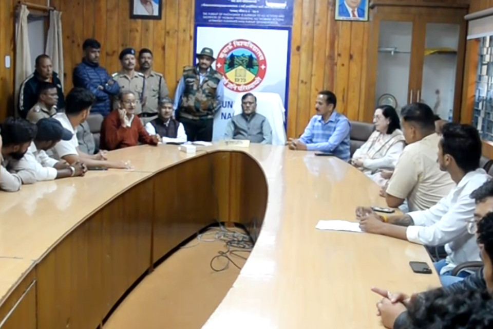 Nainital: Demand to declare the date of student union elections! Student leaders reached Kumaon University, Vice Chancellor gave important information