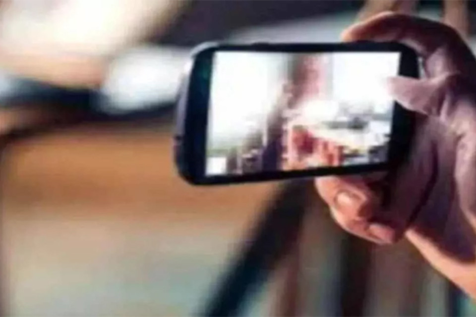 Almora: Objectionable pictures of former woman chief go viral! Doctor belonging to a particular community accused, names of teacher and taxi driver also surfaced
