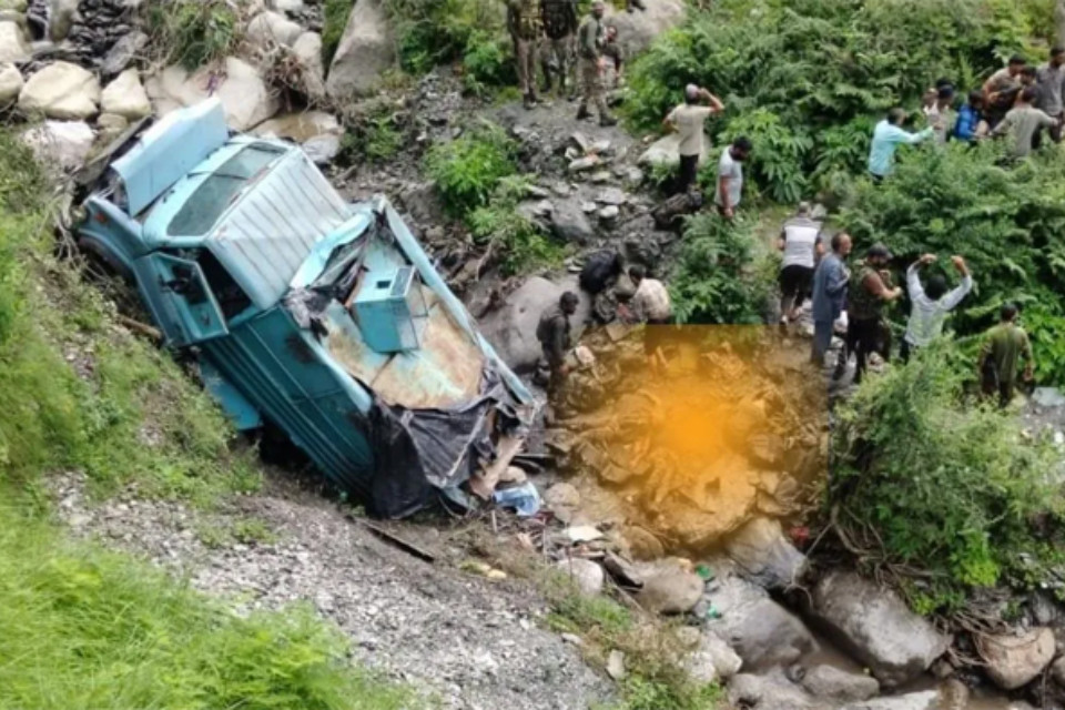 Major accident in Udhampur, Jammu and Kashmir: CRPF bunker vehicle falls into a deep ditch! 3 soldiers reported dead, many injured