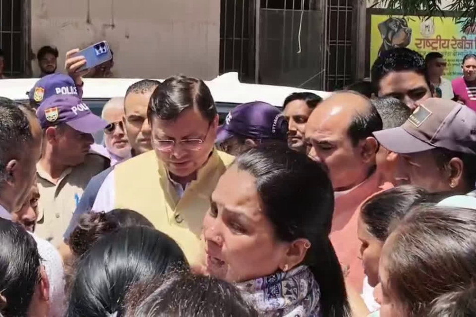 Dharali disaster: People wandering in search of their loved ones! Women cried bitterly, pleaded to CM Dhami
