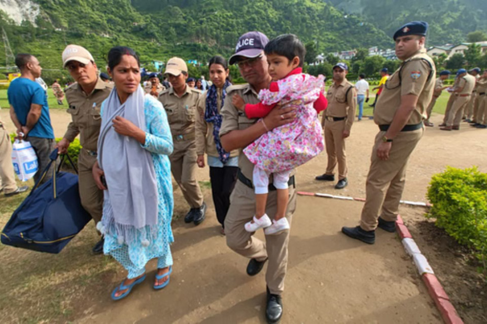 Dharali disaster: Rescue operation gained momentum! Four helicopters took off from Matli, 55 people were shifted