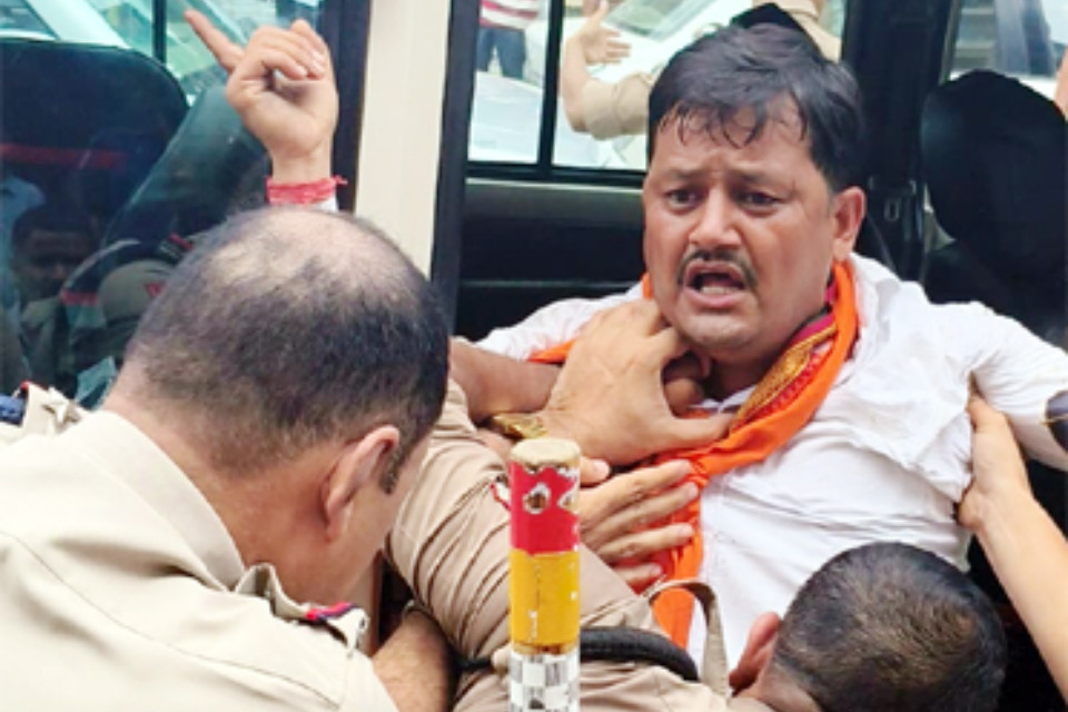Haldwani: Police detained the president of Pahari Army! He had reached SSP office regarding the murder case, made serious allegations against the police officer