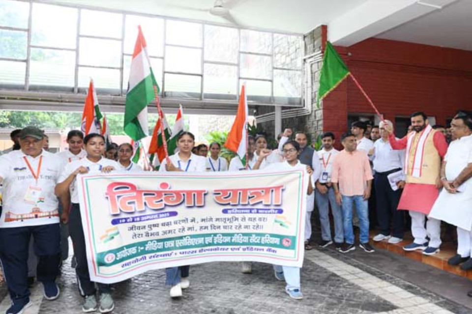 Chief Minister Saini flagged off the Tiranga Yatra from Chandigarh to Lal Chowk in Kashmir