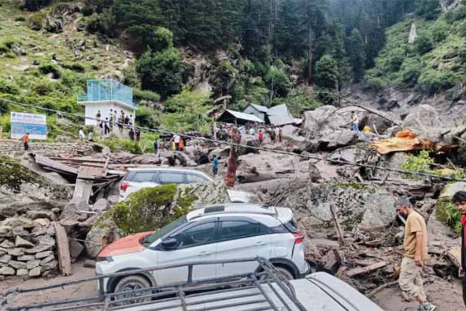Kishtwar disaster: 40 people reported dead so far! Everything destroyed in a moment, more than 200 people missing