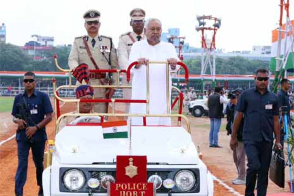  Bihar: CM Nitish Kumar's big announcement on Independence Day! Application fee for competitive exams is now only Rs 100