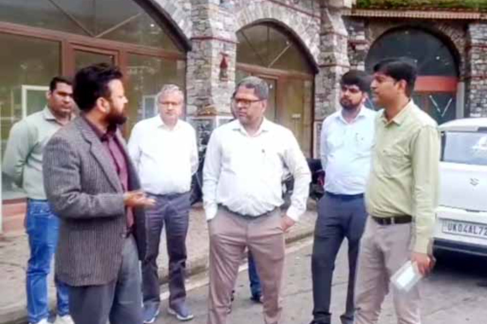  Nainital: Road widening work will start soon in Tallital! Authority secretary did a site inspection, discussions were held on removing trees