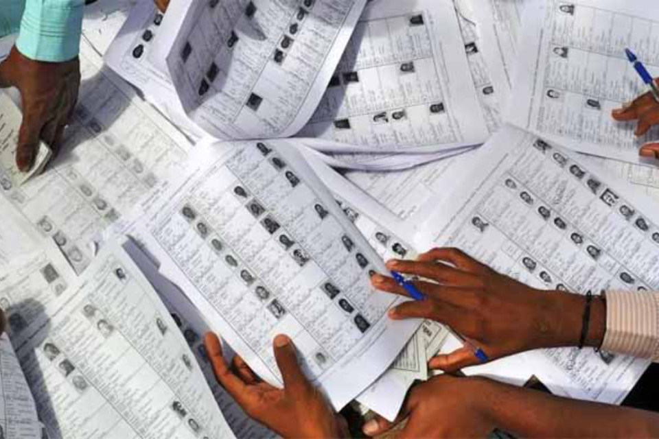 Bihar: Election Commission made public the names of 65 lakh people removed from the voter list! List pasted at polling stations