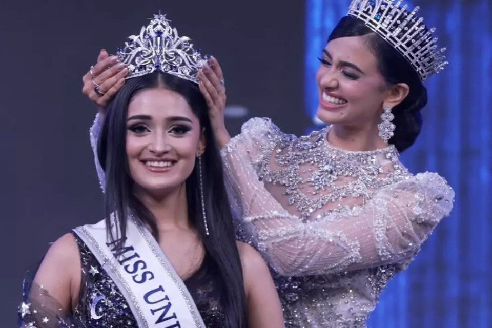 Good Morning India: Trump's big initiative, preparations for peace talks between Putin and Zelensky! Manika Vishwakarma crowned Miss Universe India 2025! '3 Idiots' professor is no more, Uttarakhand 