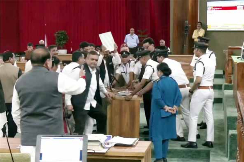 Monsoon Session: Huge uproar by opposition in the assembly! Attempt to turn the table, CM Dhami said- the whole country is watching...