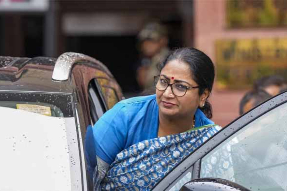  Attack on Delhi Chief Minister Rekha Gupta! A man slapped her during a public hearing programme, Delhi Police informed the Home Ministry