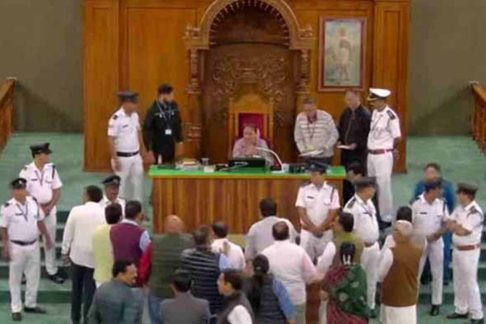 Uttarakhand: Second day of the assembly session! Opposition adamant on the demand for discussion on law and order, huge uproar in the House
