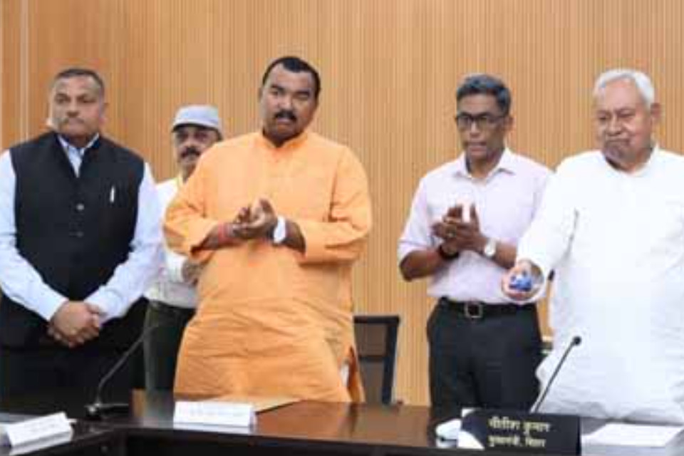 Bihar: Chief Minister Nitish Kumar gave relief amount to flood affected families through DBT! It was sent to their bank accounts