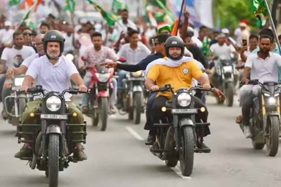 Bihar: Rahul Gandhi's bullet avatar! He rode a bike on the streets of Purnia, workers showed tremendous enthusiasm