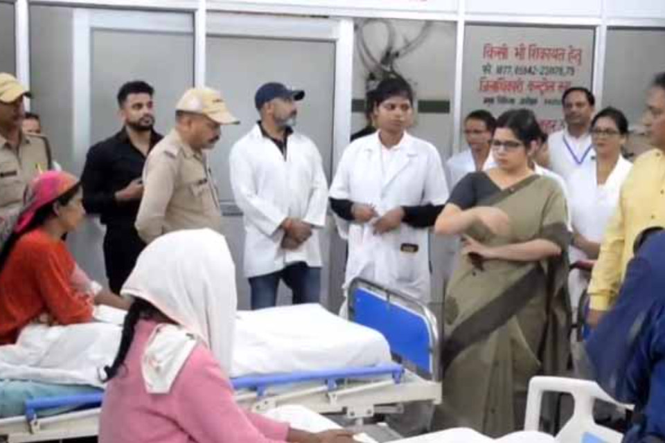 Nainital: DM Vandana Singh inspected BD Pandey Hospital! Took stock of the arrangements, talked to the patients