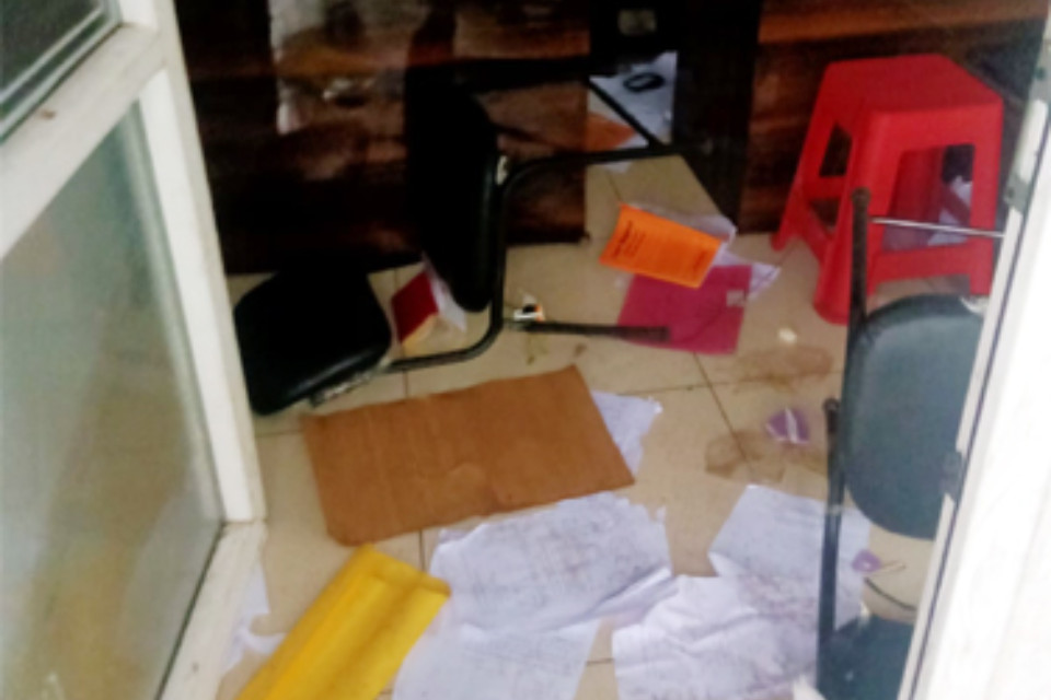 Nainital: Monkeys create havoc in the court premises! They entered the ADGC's chamber and tore up files