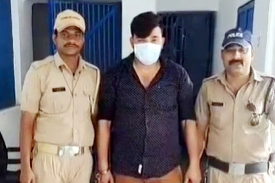 Uttarakhand: A cunning cyber thug with a bounty of 25 thousand arrested! He used to carry out the crimes in an organized manner, police is searching for absconding members of the gang
